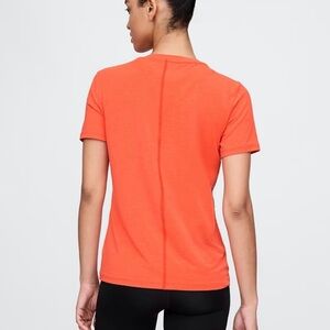 NWT; Gap Fit  Size L Tee